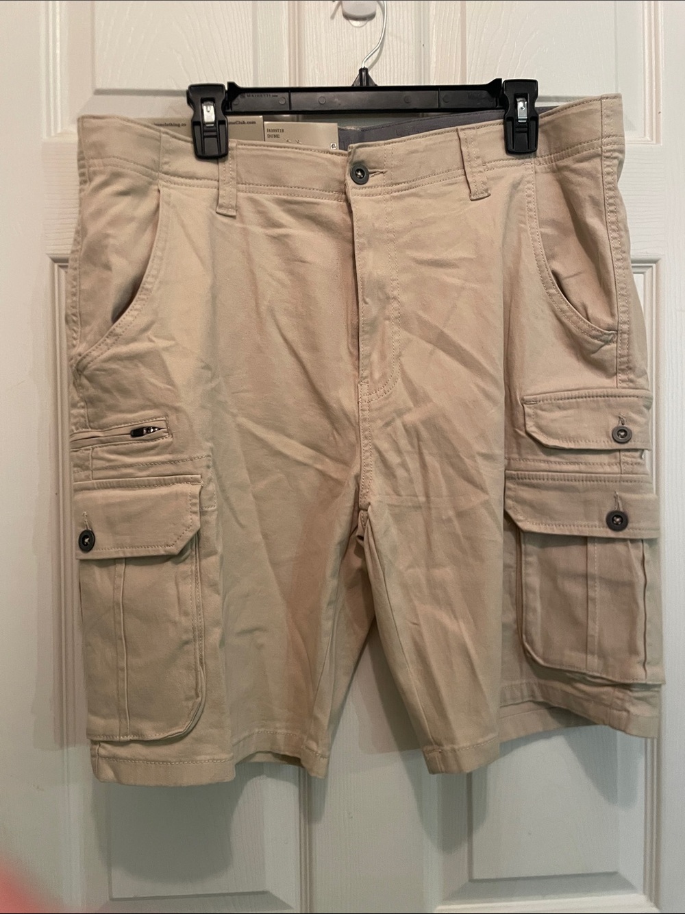 Men's Cargo Shorts in Light Khaki sz 36— Classic Utility Style